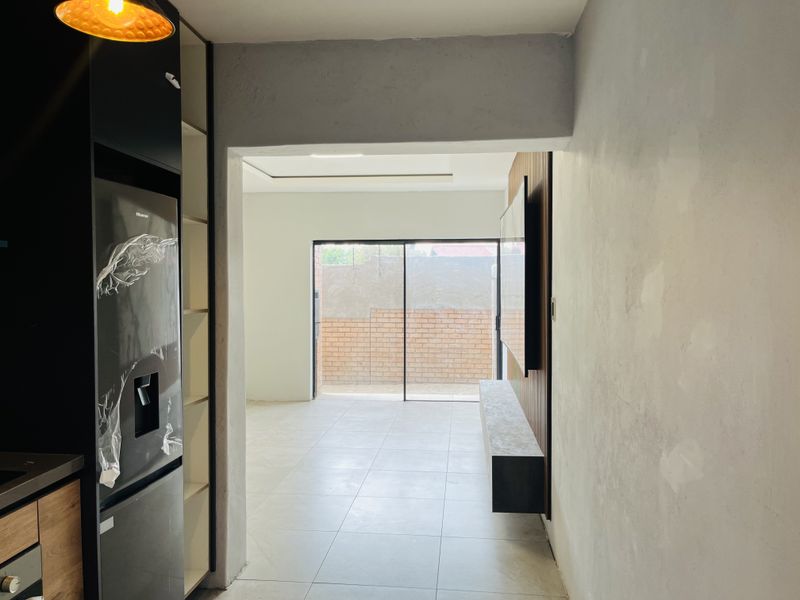 Compact and modern 2 bedroom apartment! - Photo 4