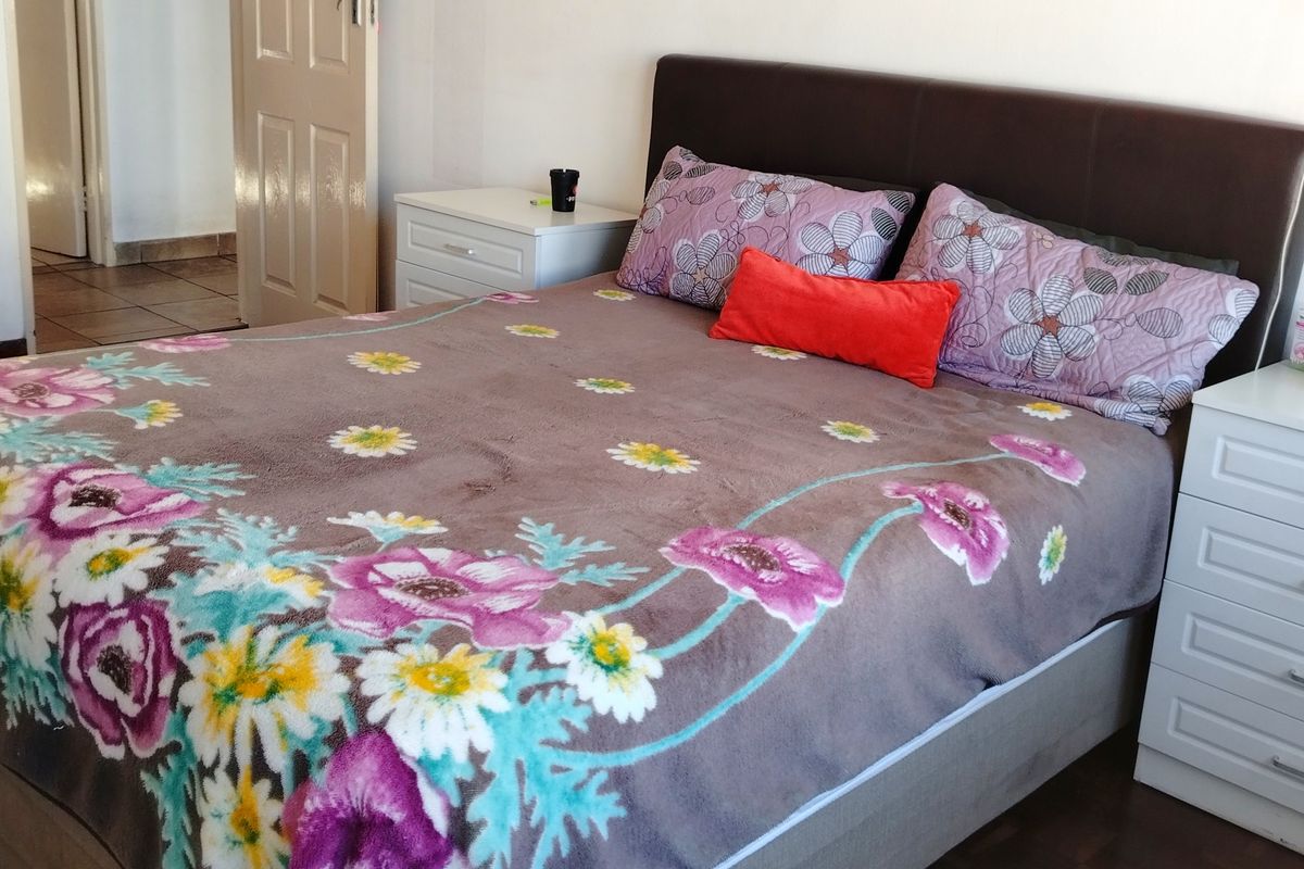 Spacious Family Home with Granny Cottage - Photo 2