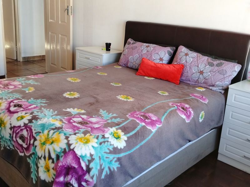 Spacious Family Home with Granny Cottage - Photo 2