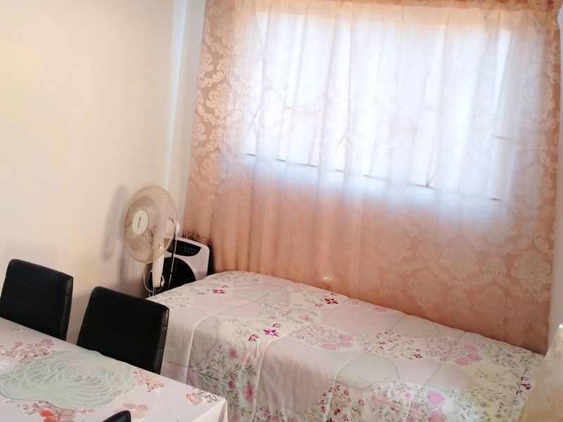 Spacious Family Home with Granny Cottage - Photo 10