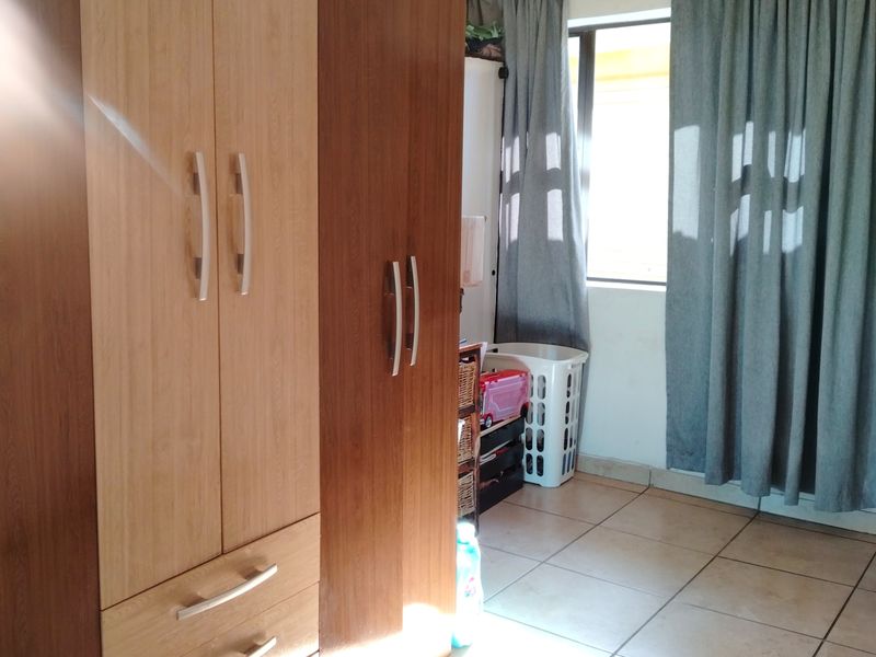 Spacious Family Home with Granny Cottage - Photo 9