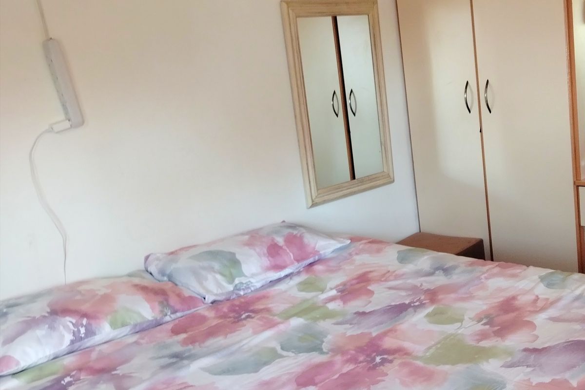 Spacious Family Home with Granny Cottage - Photo 5