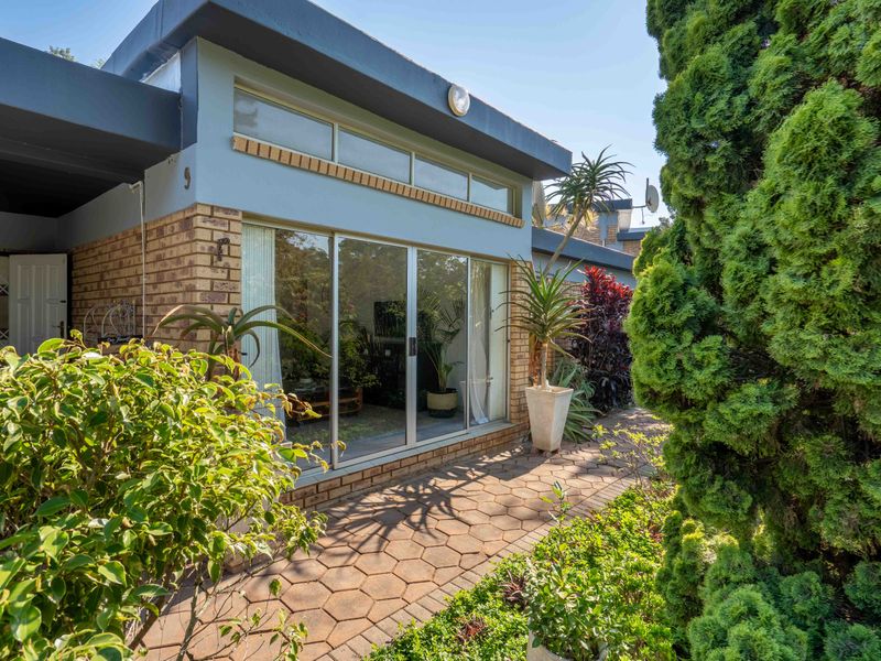 Pet friendly townhouse in Amanzimtoti - Photo 1