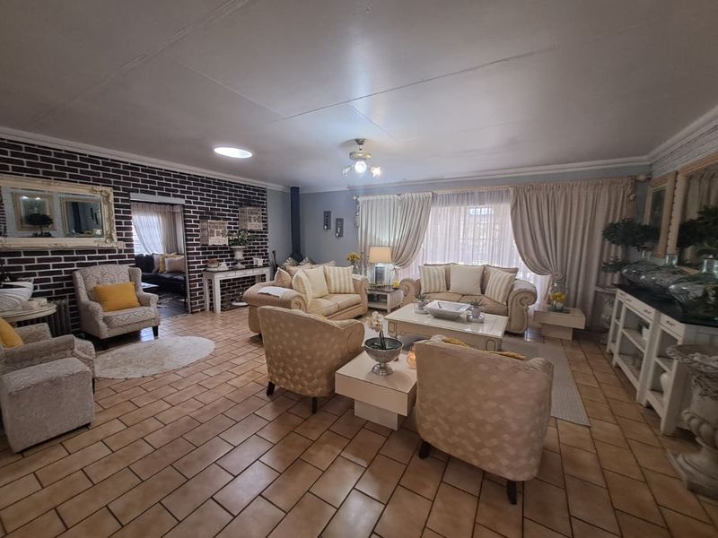 Exceptional Farming Opportunity with Breathtaking Suikerbos, River and Mountain Views - Photo 7