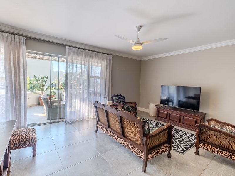 Stylish Coastal Triplex with Sea Views – Pet Friendly - Photo 5