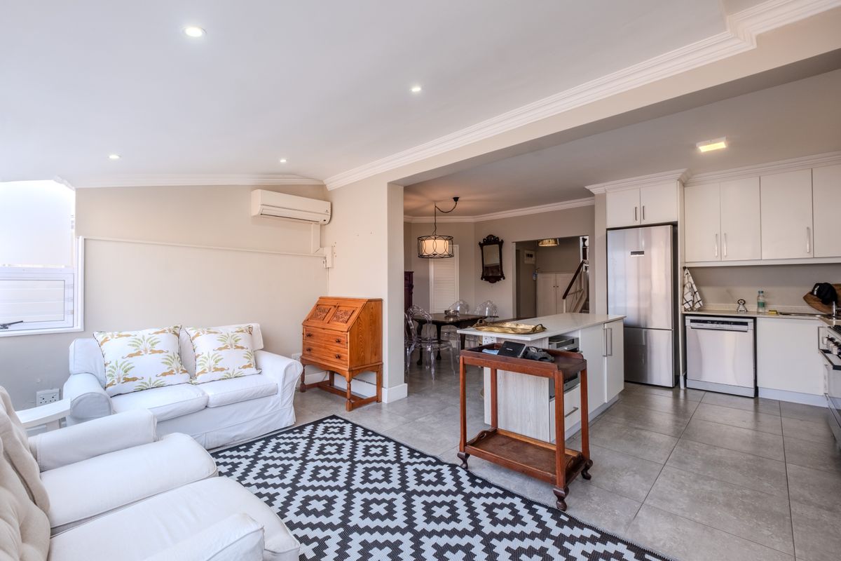 Stylish Coastal Triplex with Sea Views – Pet Friendly - Photo 2