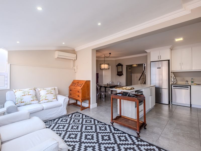 Stylish Coastal Triplex with Sea Views – Pet Friendly - Photo 2