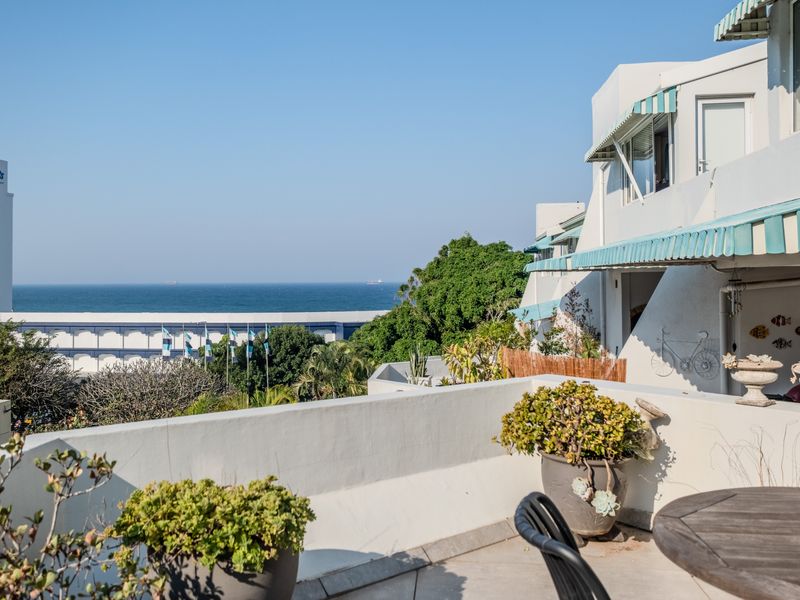 Stylish Coastal Triplex with Sea Views – Pet Friendly - Photo 1