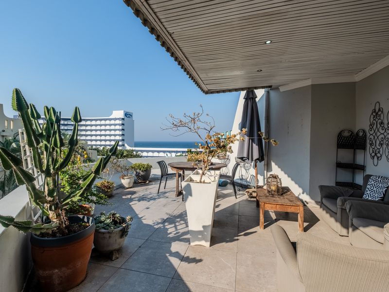Stylish Coastal Triplex with Sea Views – Pet Friendly - Photo 4