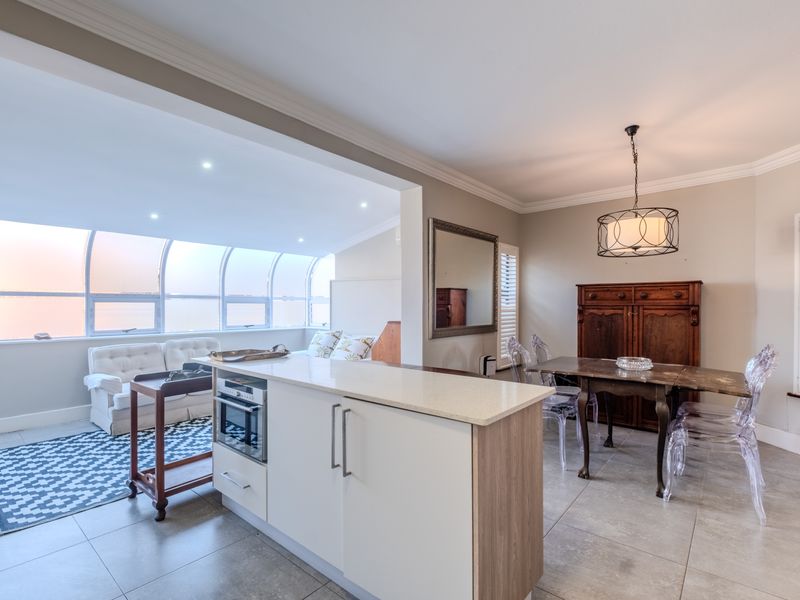 Stylish Coastal Triplex with Sea Views – Pet Friendly - Photo 8
