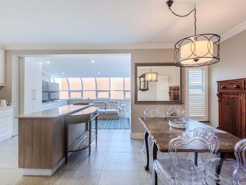 Stylish Coastal Triplex with Sea Views – Pet Friendly - Photo 7