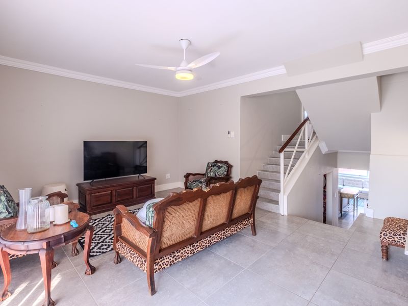 Stylish Coastal Triplex with Sea Views – Pet Friendly - Photo 6