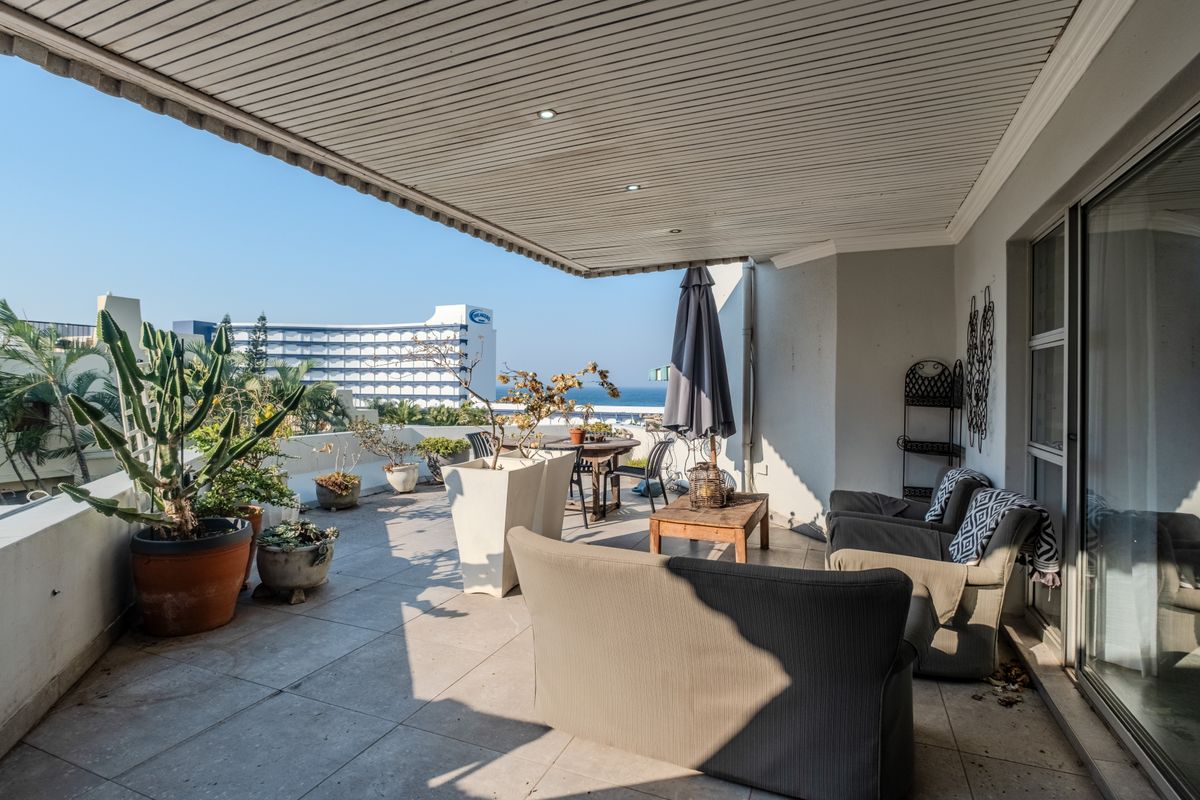 Stylish Coastal Triplex with Sea Views – Pet Friendly - Photo 3