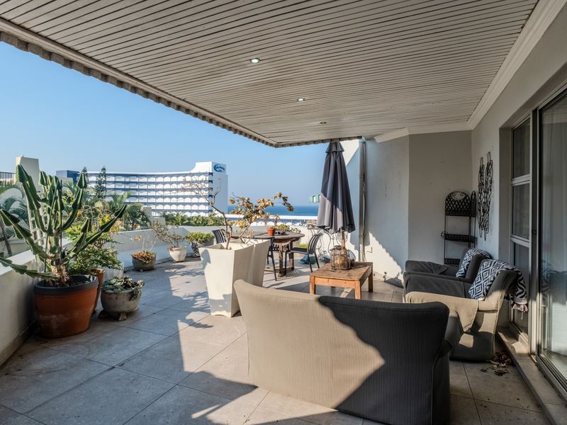 Stylish Coastal Triplex with Sea Views – Pet Friendly - Photo 3