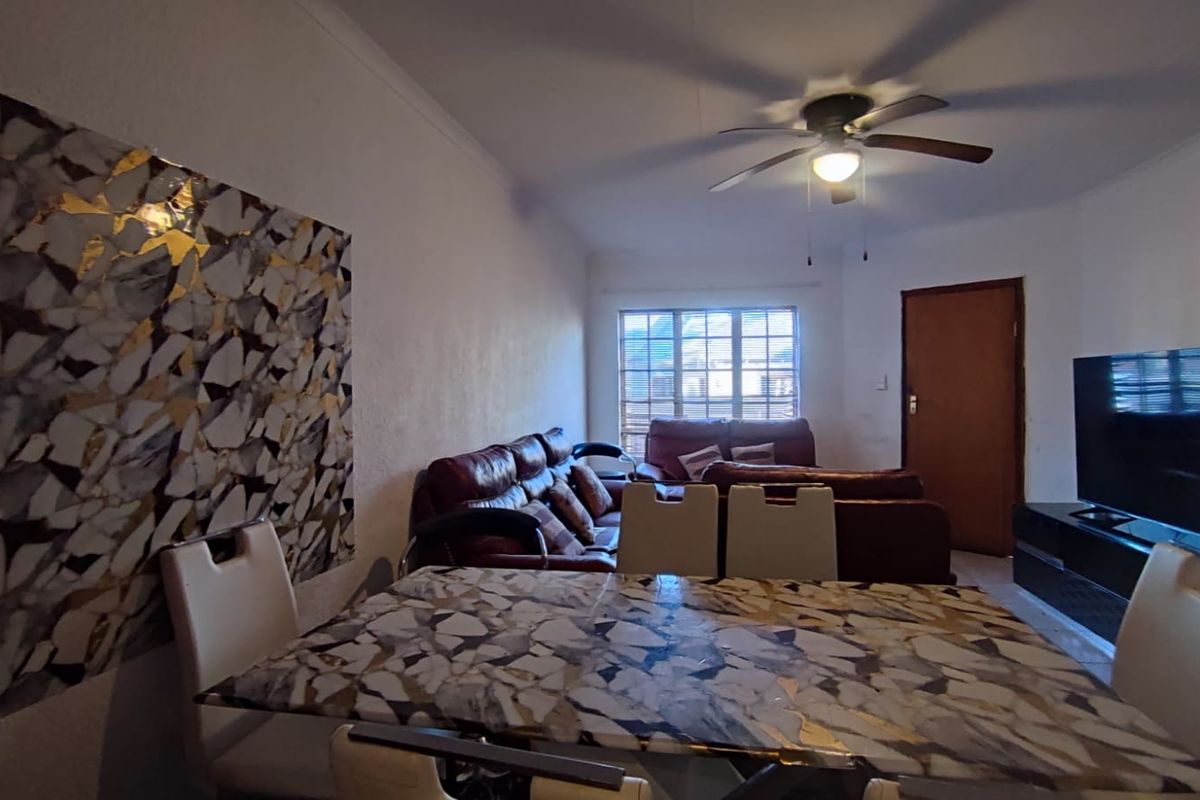 Neat & Secure Simplex in a Well-Maintained Complex - Photo 5