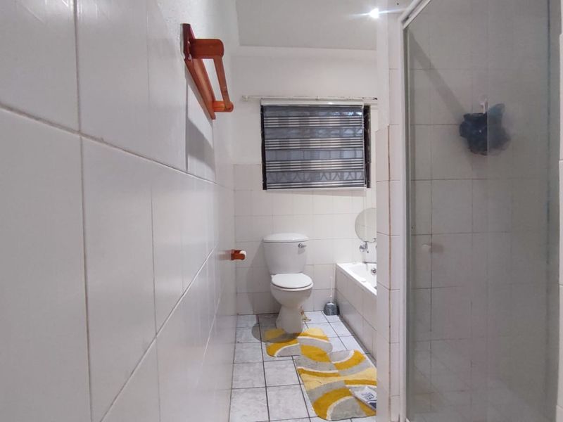 Neat & Secure Simplex in a Well-Maintained Complex - Photo 10