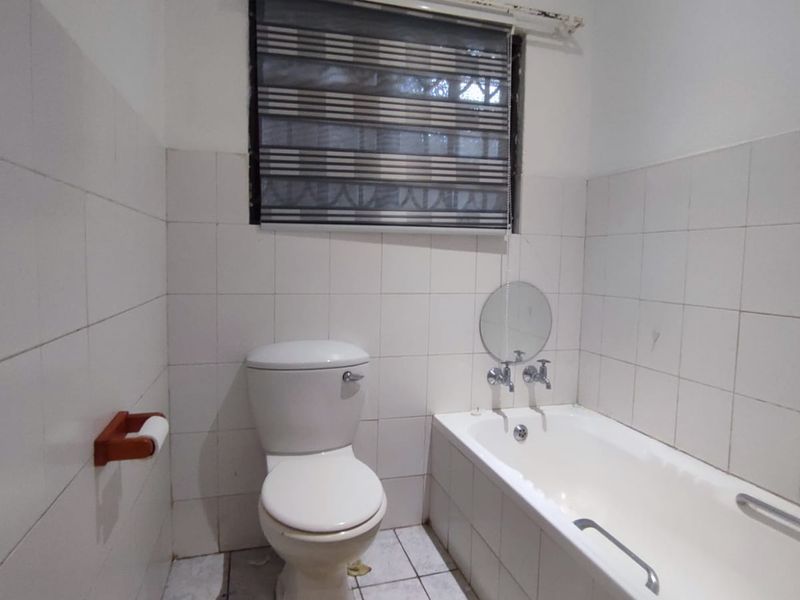 Neat & Secure Simplex in a Well-Maintained Complex - Photo 9