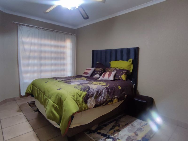 Neat & Secure Simplex in a Well-Maintained Complex - Photo 6