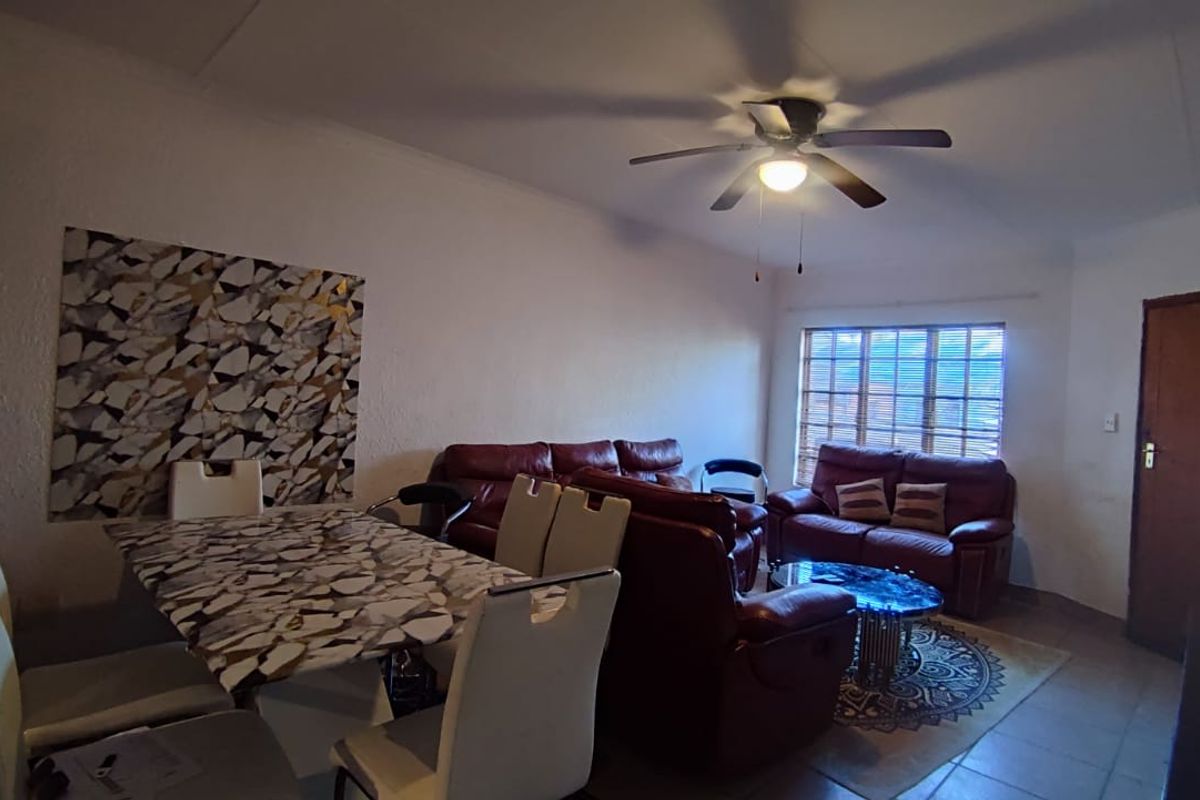 Neat & Secure Simplex in a Well-Maintained Complex - Photo 4