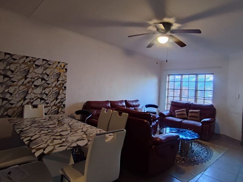 Neat & Secure Simplex in a Well-Maintained Complex - Photo 4