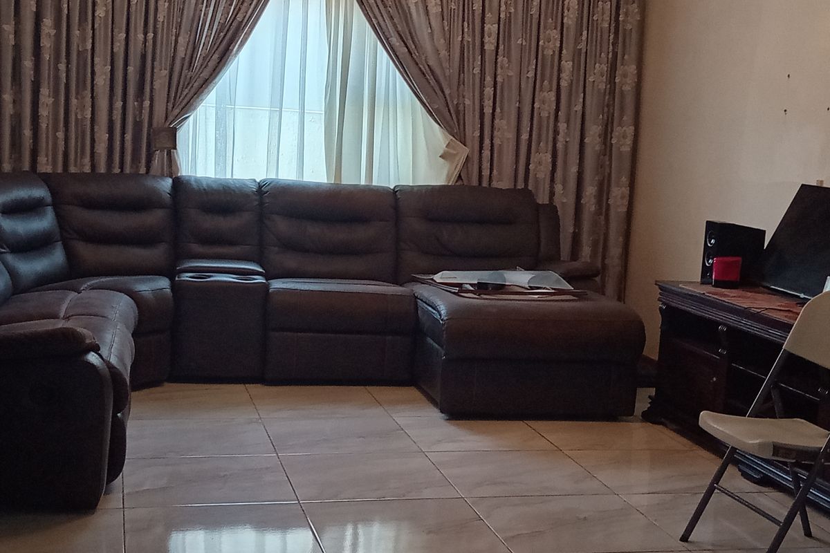 Charming 3-Bedroom Home at Riverwood - Photo 4