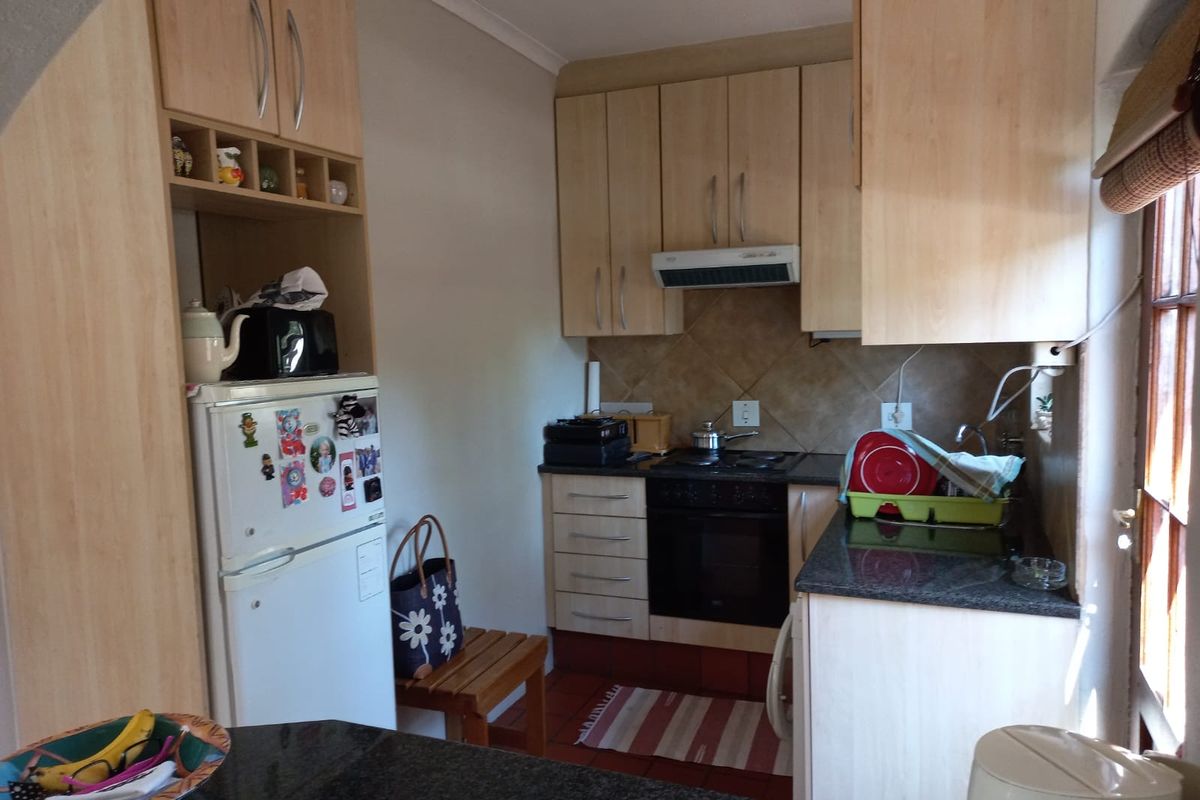 R 800 000 – Magnificent 1 bed, 1 Bath First Floor Apartment in Paulshof - Photo 3