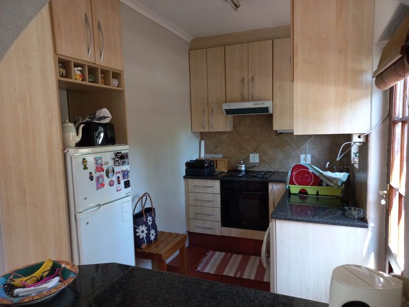 R 800 000 – Magnificent 1 bed, 1 Bath First Floor Apartment in Paulshof - Photo 3