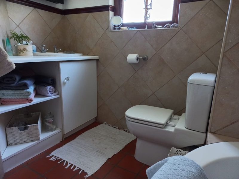 R 800 000 – Magnificent 1 bed, 1 Bath First Floor Apartment in Paulshof - Photo 8