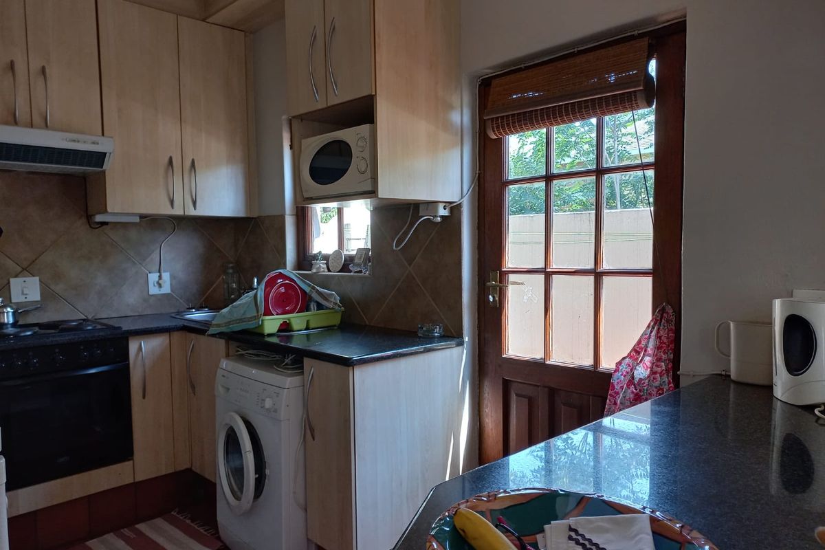 R 800 000 – Magnificent 1 bed, 1 Bath First Floor Apartment in Paulshof - Photo 4