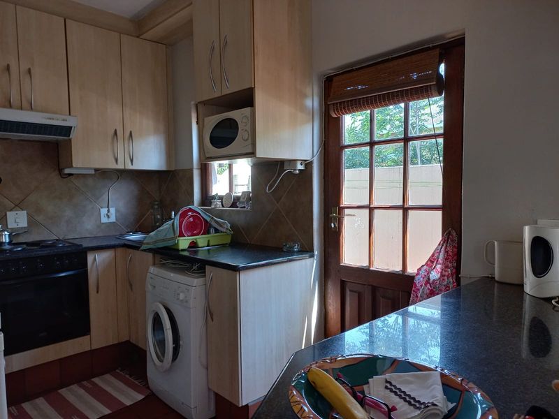 R 800 000 – Magnificent 1 bed, 1 Bath First Floor Apartment in Paulshof - Photo 4