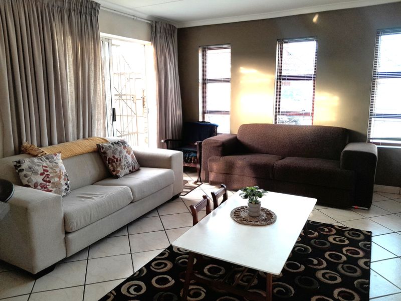 Ready to move in? - Photo 3