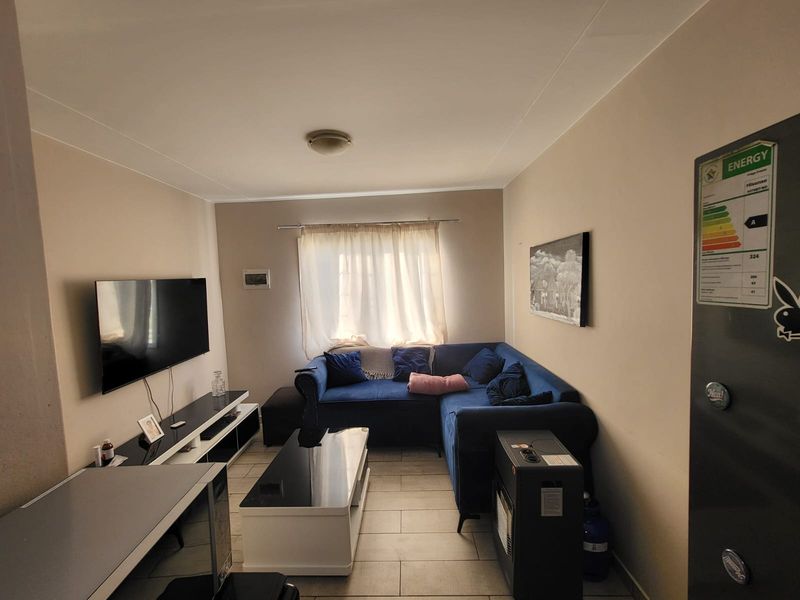 FOR SALE – BEAUTIFUL 2-BEDROOM CLUSTER IN SOUTH HILLS - Photo 4