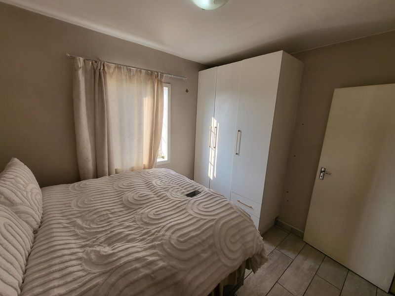 FOR SALE – BEAUTIFUL 2-BEDROOM CLUSTER IN SOUTH HILLS - Photo 6