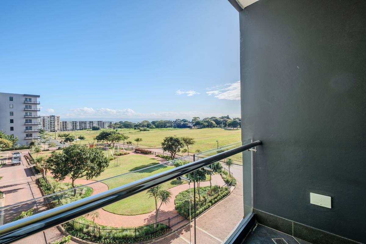 Sophisticated 1 Bedroom Corner Apartment in Prime Location - Photo 3