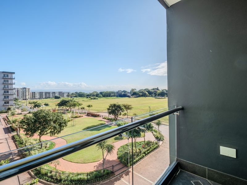 Sophisticated 1 Bedroom Corner Apartment in Prime Location - Photo 3