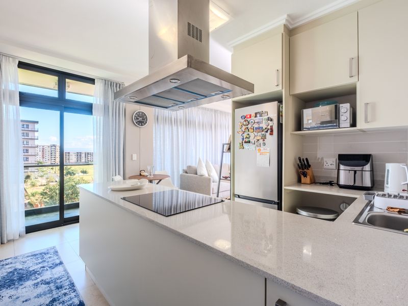Sophisticated 1 Bedroom Corner Apartment in Prime Location - Photo 1
