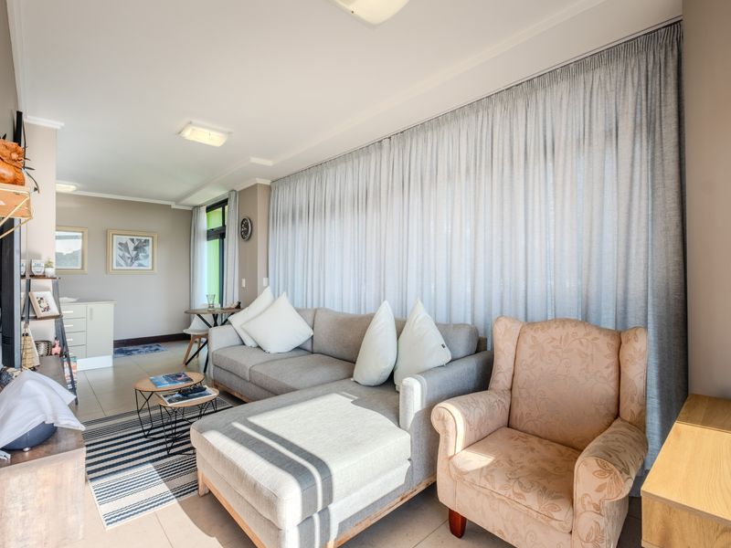 Sophisticated 1 Bedroom Corner Apartment in Prime Location - Photo 9