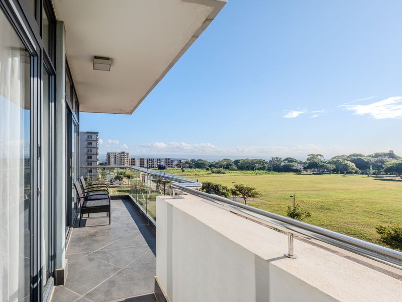 Sophisticated 1 Bedroom Corner Apartment in Prime Location - Photo 7
