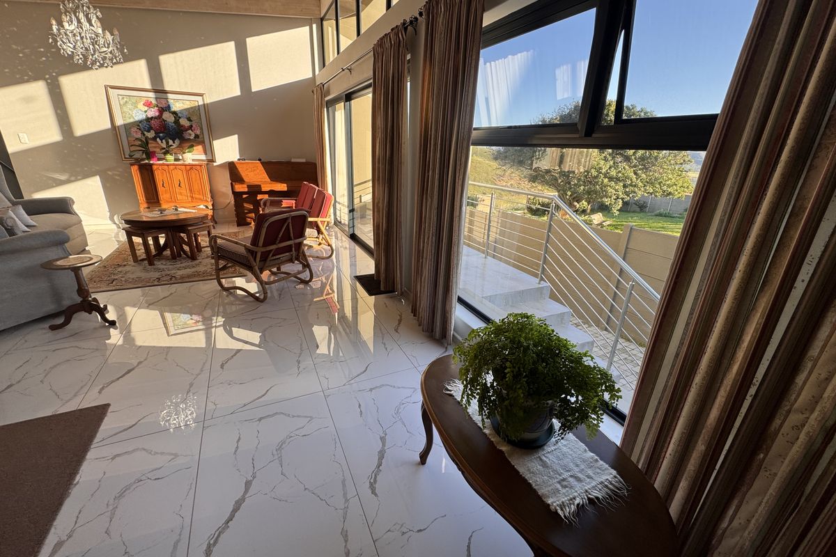 Sunny North Facing 3 Bedroom Duet with Mountain Views in Hartenbos Heuwels - Photo 4