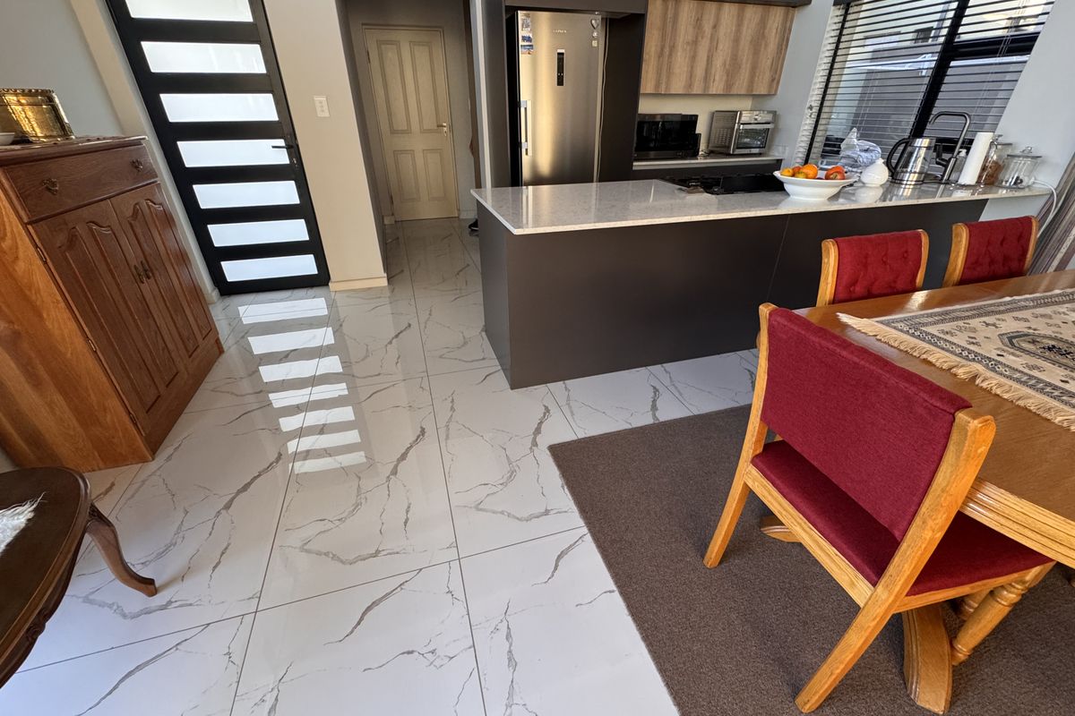 Sunny North Facing 3 Bedroom Duet with Mountain Views in Hartenbos Heuwels - Photo 2
