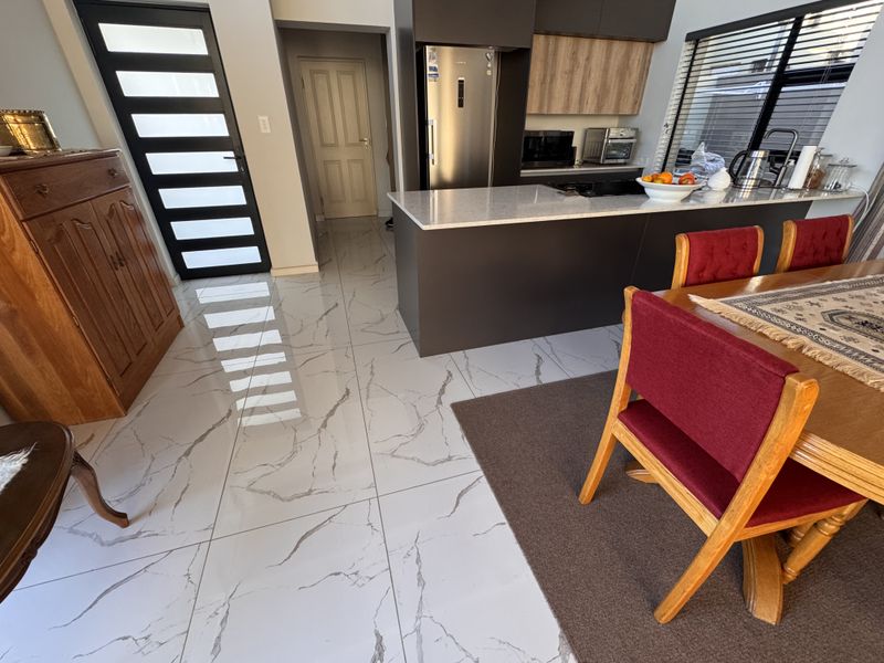 Sunny North Facing 3 Bedroom Duet with Mountain Views in Hartenbos Heuwels - Photo 2