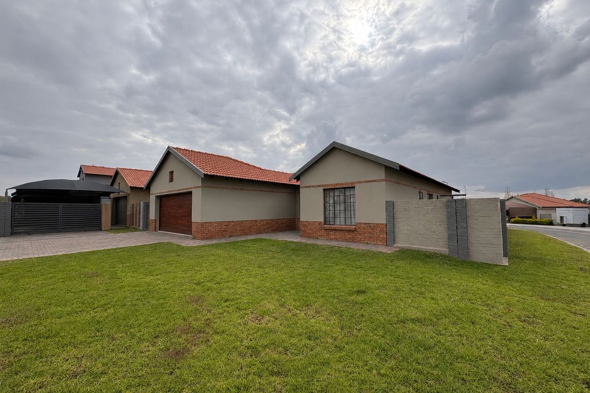 Spacious Family Home Designed for Comfortable Living & Memorable Moments - Photo 2
