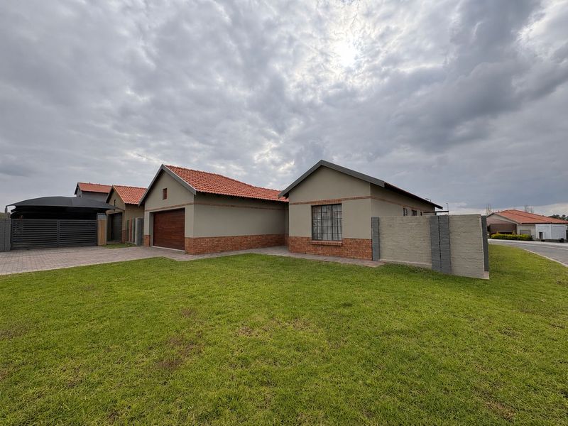 Spacious Family Home Designed for Comfortable Living & Memorable Moments - Photo 2