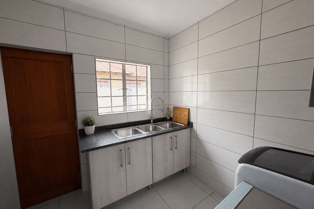Spacious Family Home Designed for Comfortable Living & Memorable Moments - Photo 4