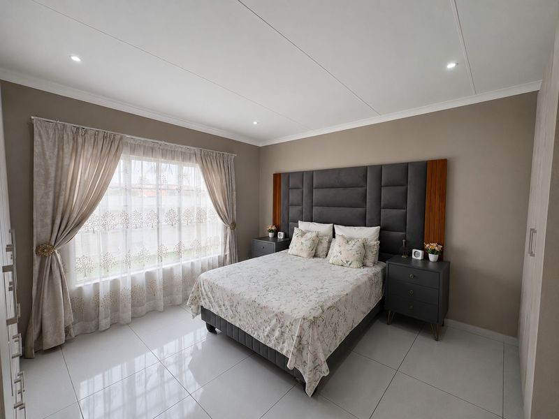 Spacious Family Home Designed for Comfortable Living & Memorable Moments - Photo 10