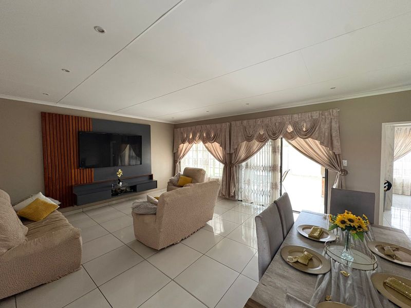 Spacious Family Home Designed for Comfortable Living & Memorable Moments - Photo 6