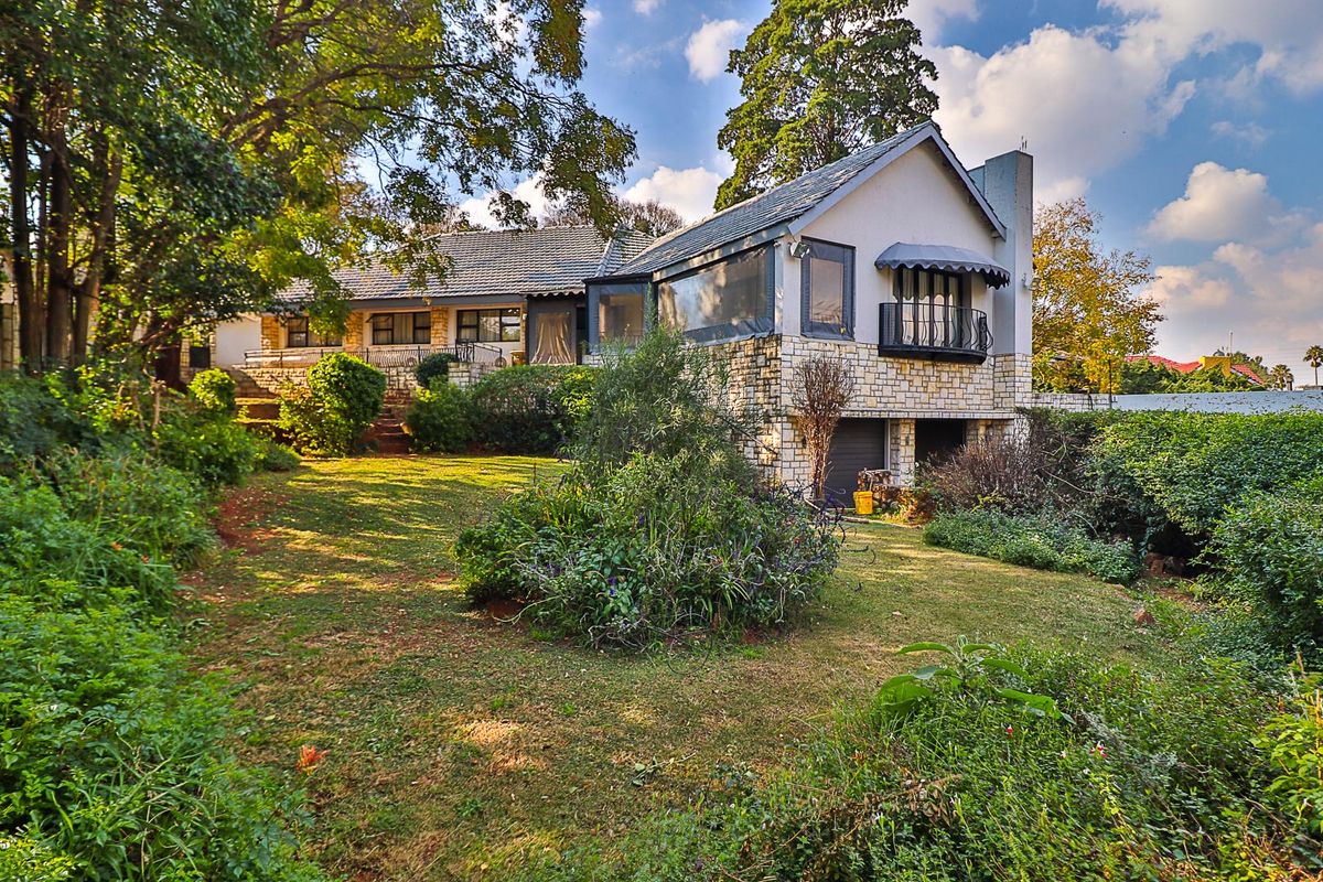 Stunning 3-Modern Family Home with Scenic views - Photo 2