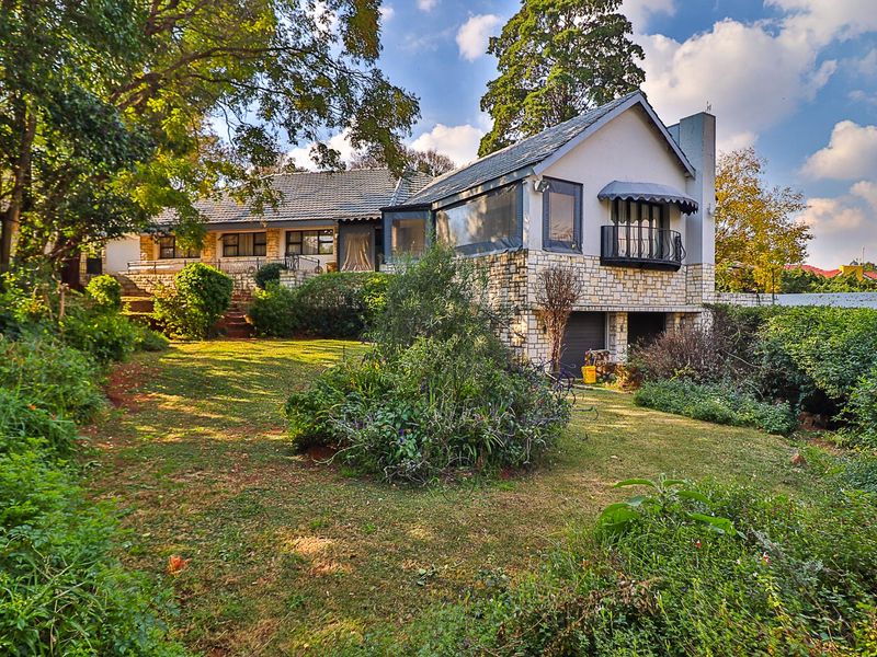 Stunning 3-Modern Family Home with Scenic views - Photo 2