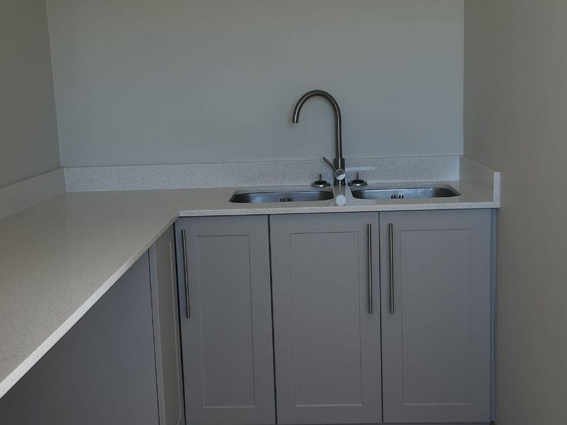 Move-In Ready 3 Bedroom House for Sale – Modern Finishes & No Transfer Duty - Photo 4