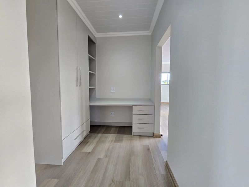Move-In Ready 3 Bedroom House for Sale – Modern Finishes & No Transfer Duty - Photo 5